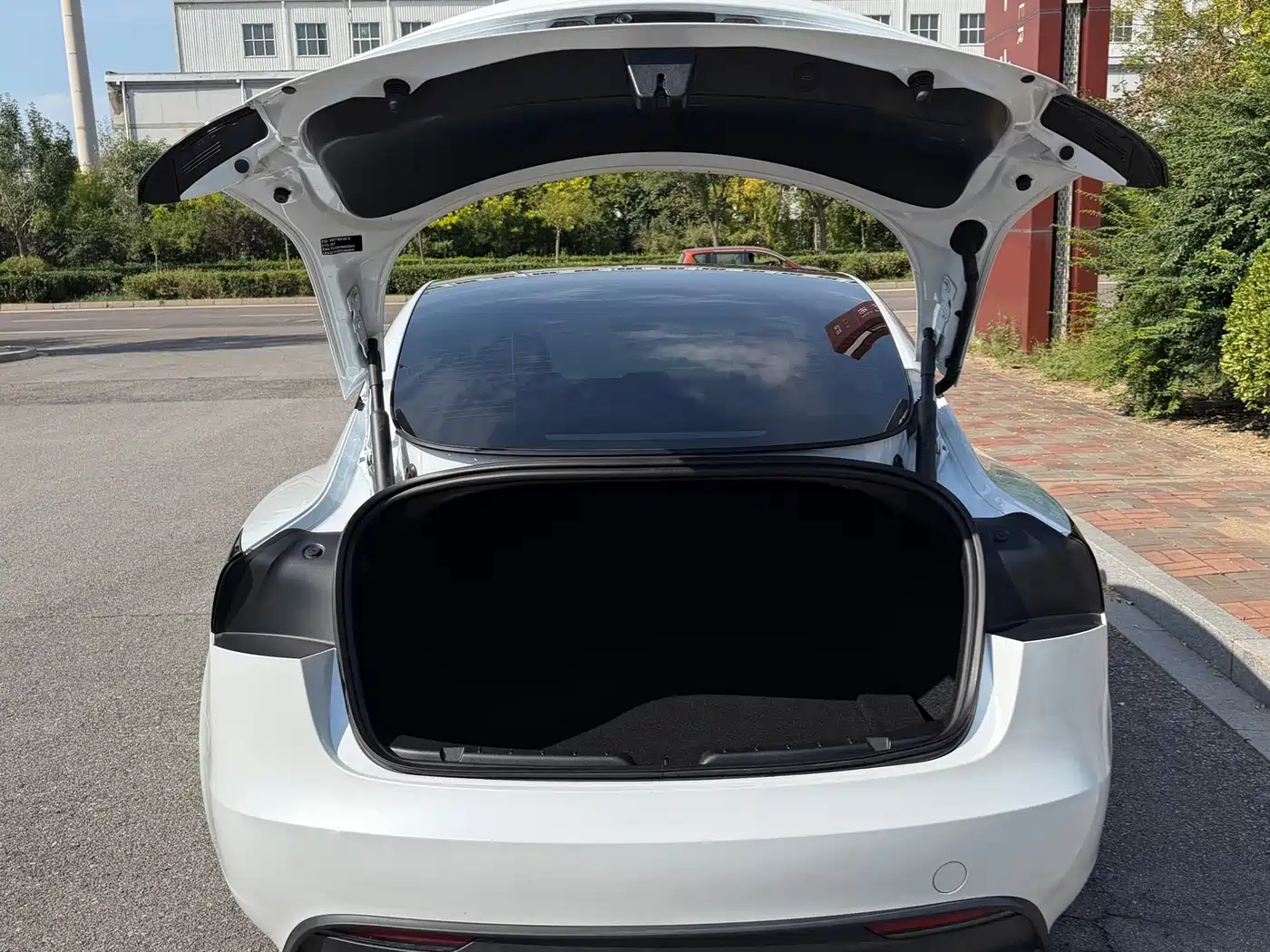 Tesla Model 3 2026 2025 Model Year Facelift Rear-Wheel Drive
