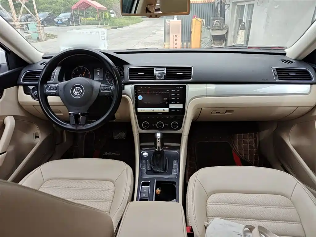 Volkswagen Passat 2014 1.8TSI DSG Executive Edition фото 10