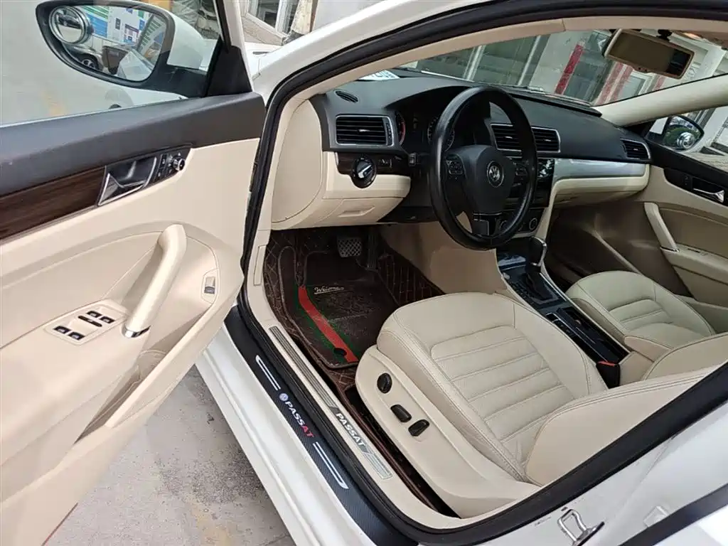 Volkswagen Passat 2014 1.8TSI DSG Executive Edition фото 16