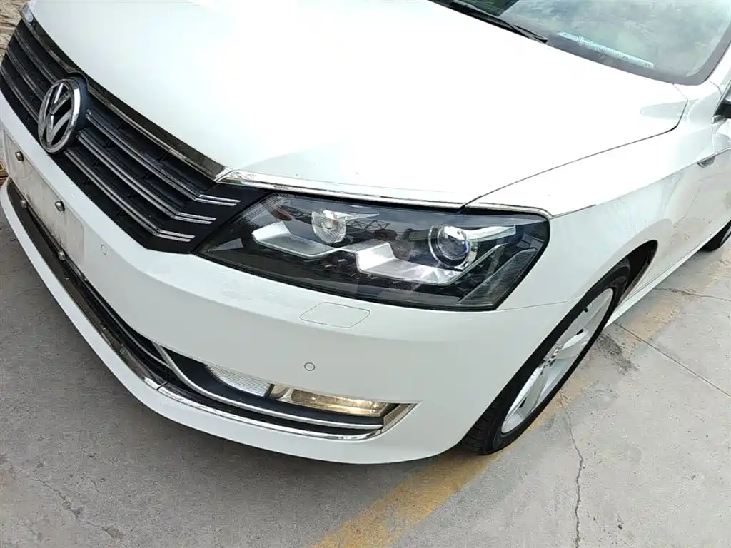 Volkswagen Passat 2014 1.8TSI DSG Executive Edition фото 24