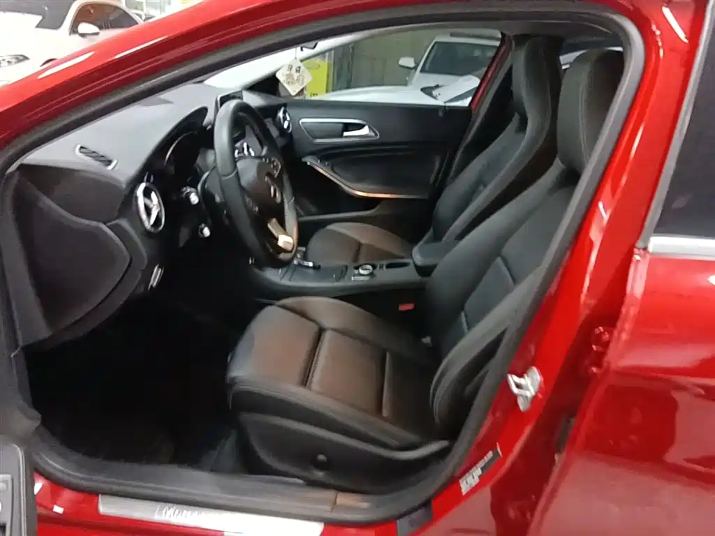 Mercedes-Benz GLA 2016 GLA 200 Dynamic фото 15
