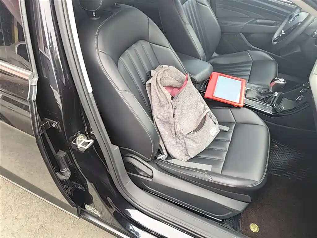 Volkswagen Passat 2021 Model 280TSI Business Edition фото 25