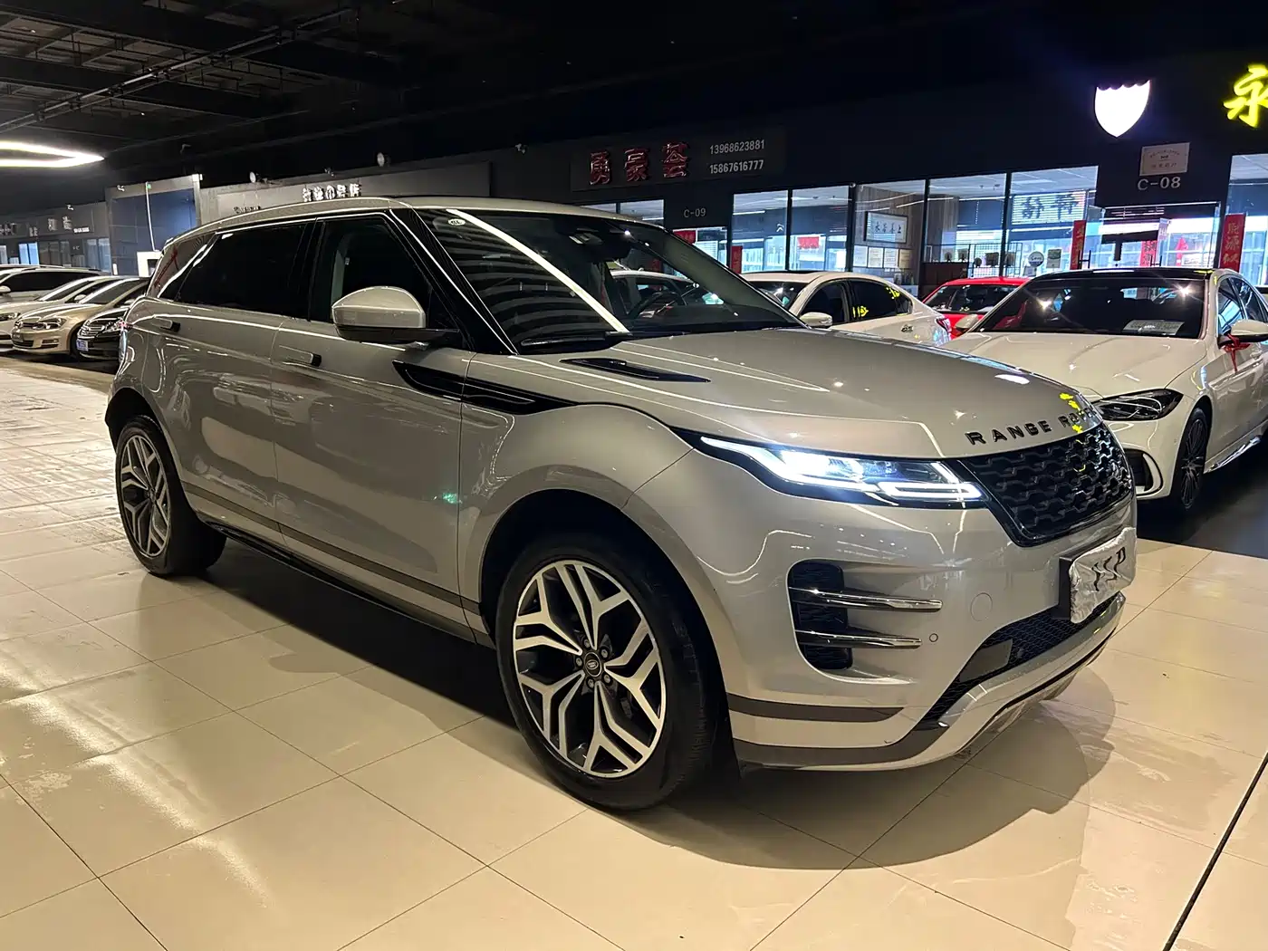 Land Rover Range Rover Evoque 2022 Range Rover Evoque L 200PS R-Dynamic Standard Elite Edition фото 3