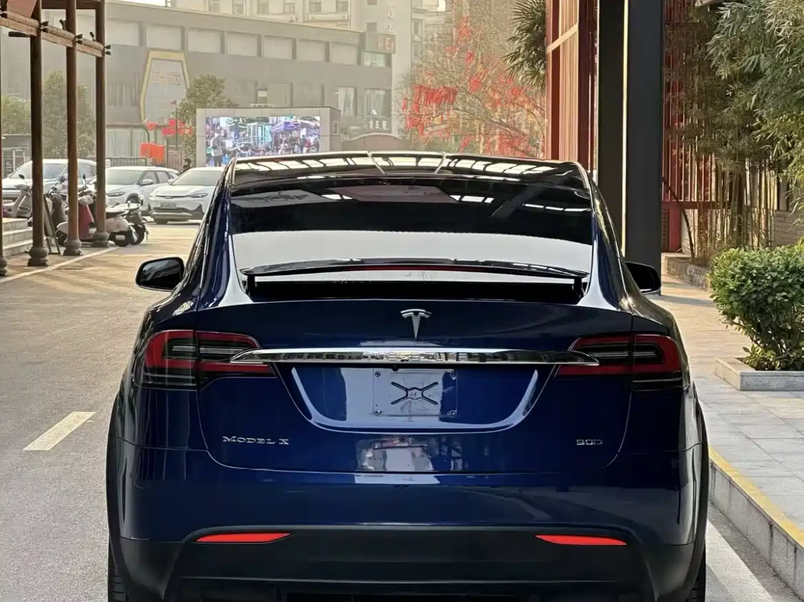 TESLA MODEL X