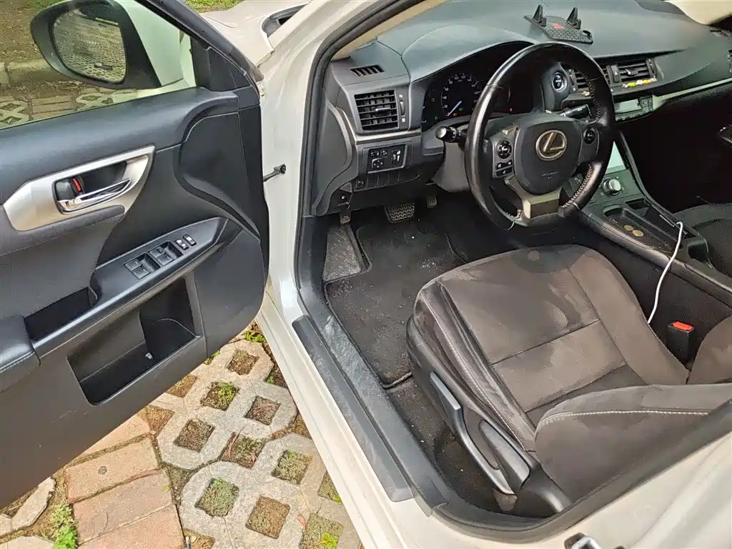 Lexus CT 2017 CT200h Elite Edition Monochrome China V фото 14