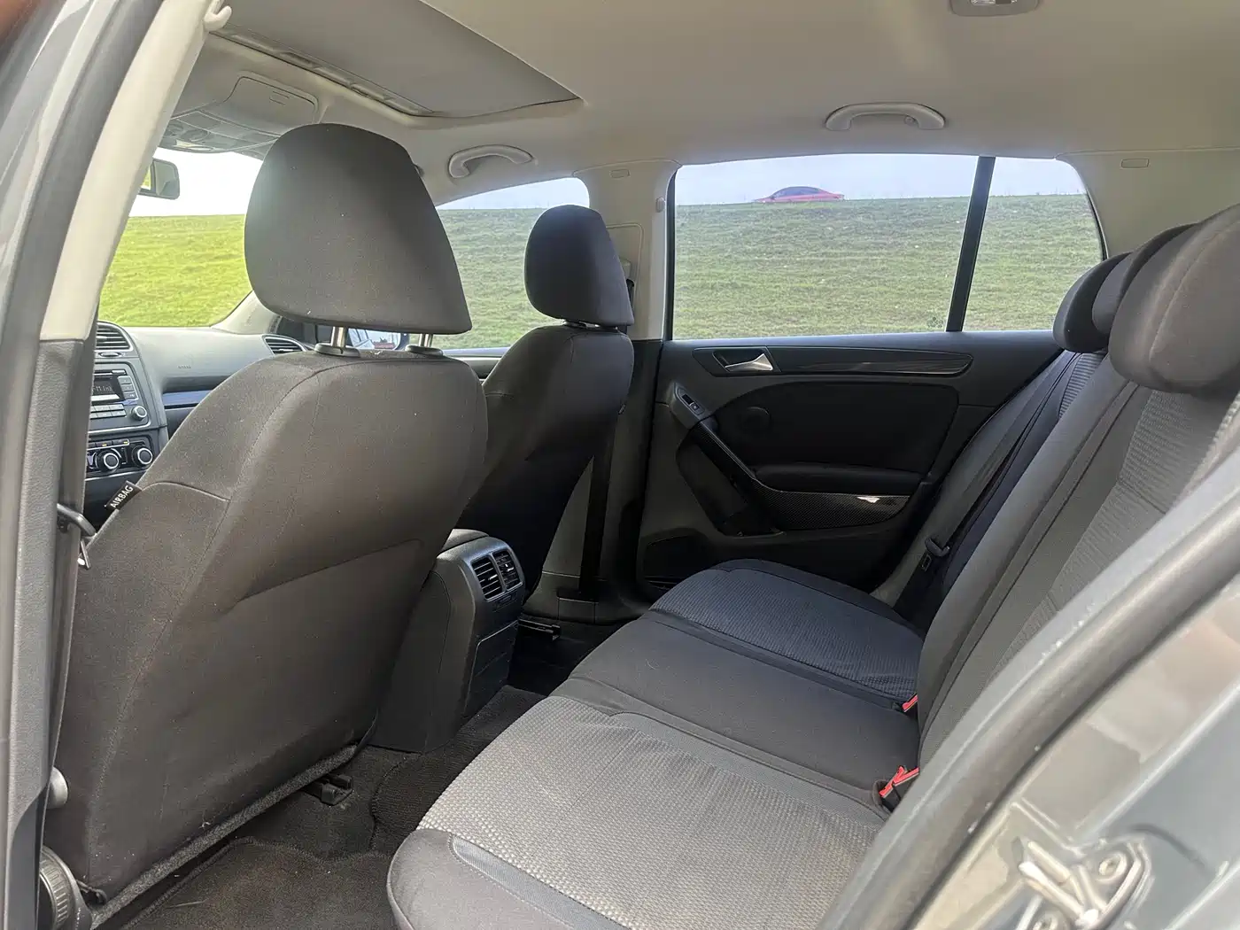 Volkswagen Golf 2011 Model 1.6 Automatic Comfort фото 3