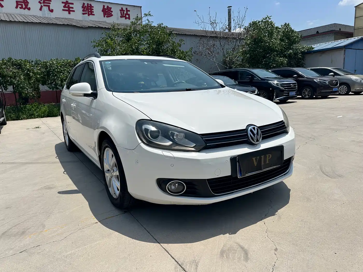Photo 2 - Volkswagen Golf (Import)
