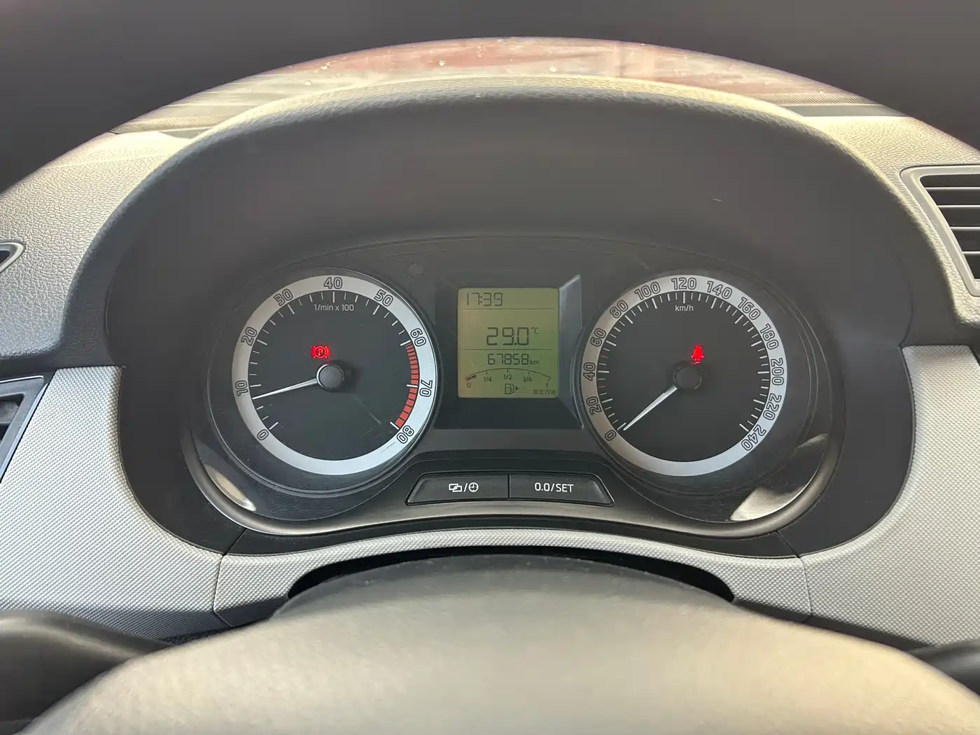 Škoda Fabia 2017 1.4L Manual Forward Edition фото 11