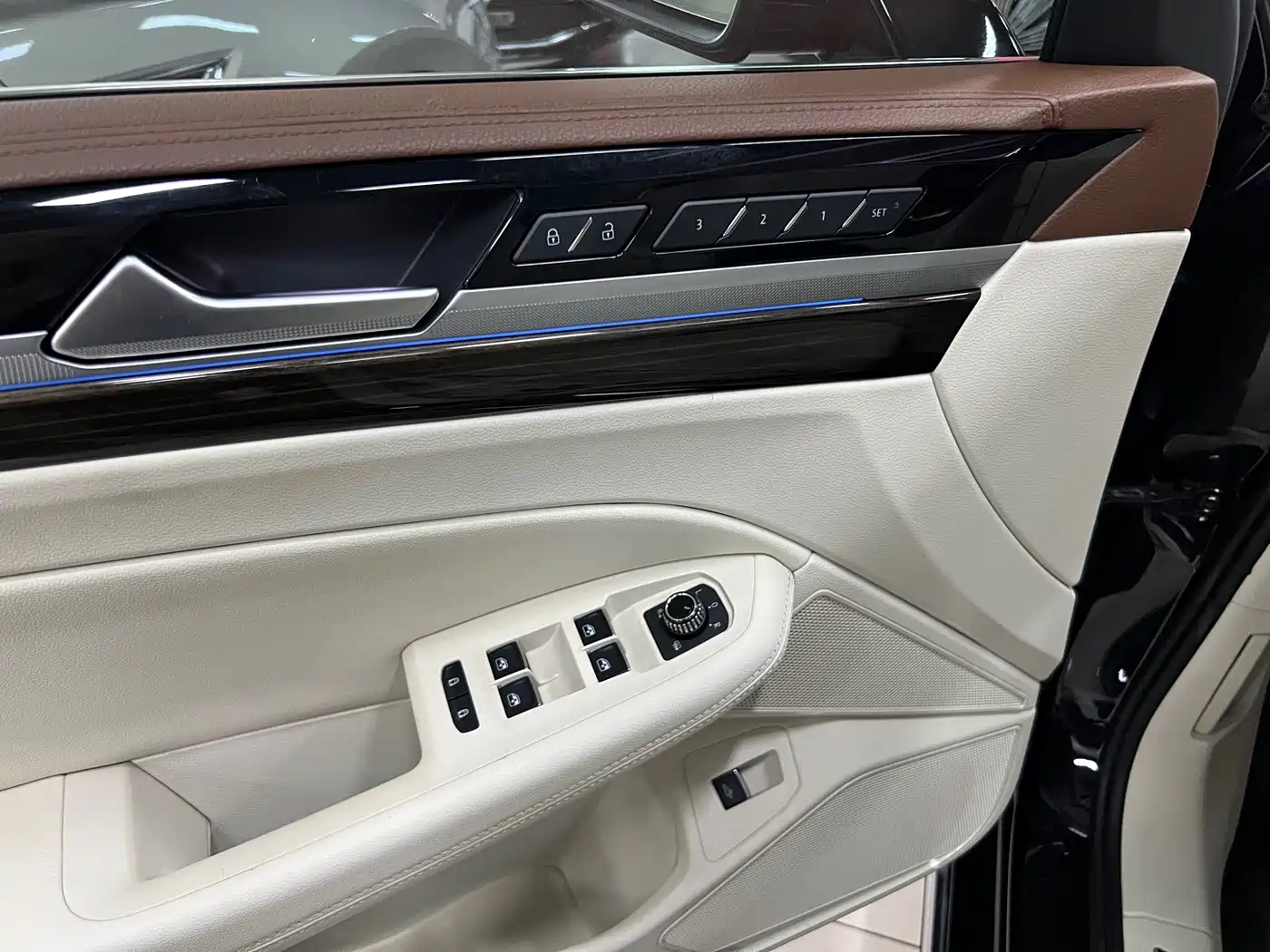 Volkswagen Phideon 2016 380TSI 2WD Ultimate Edition фото 9
