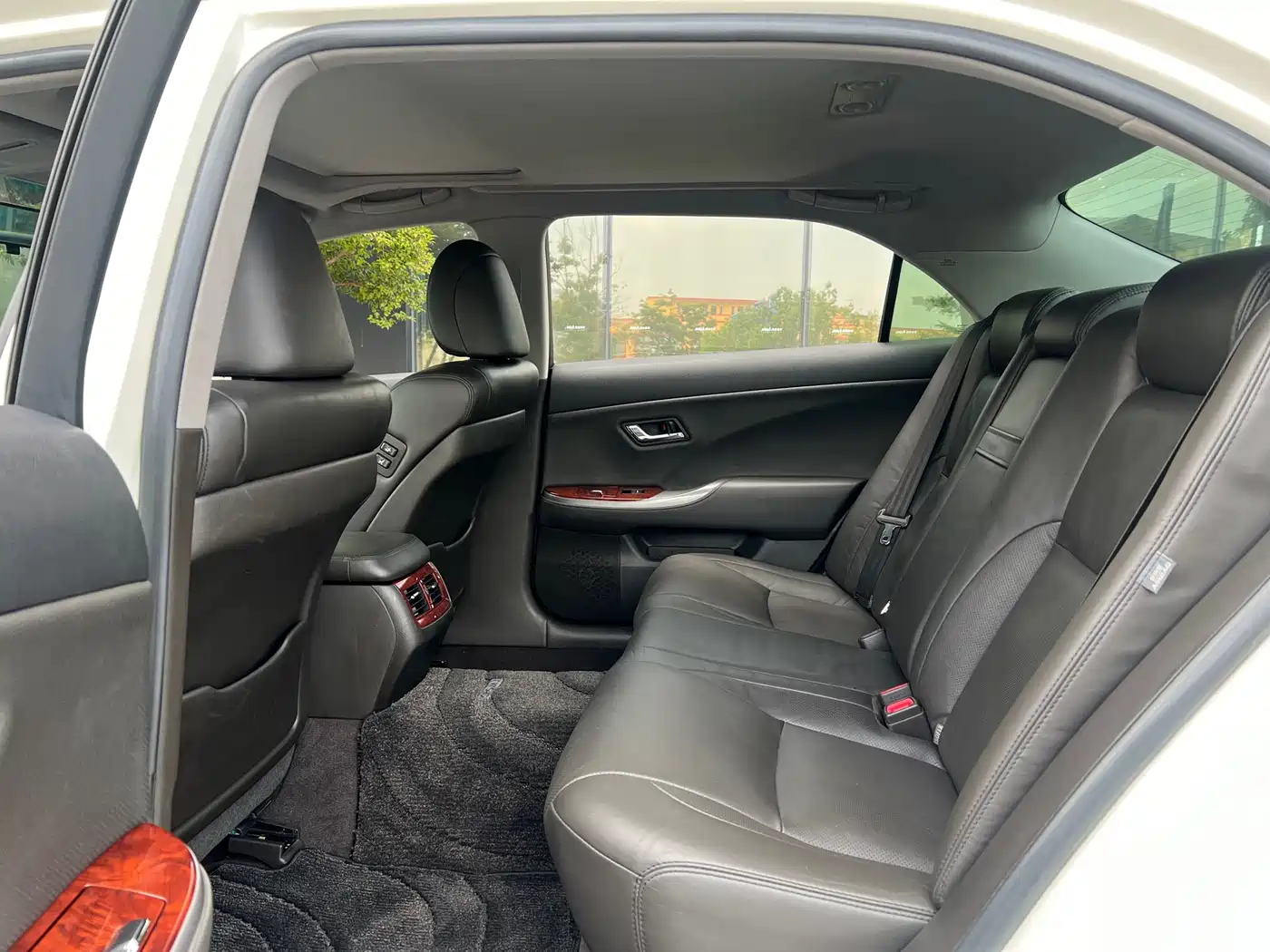 Toyota Crown 2012 2.5L Royal Leather Edition фото 4