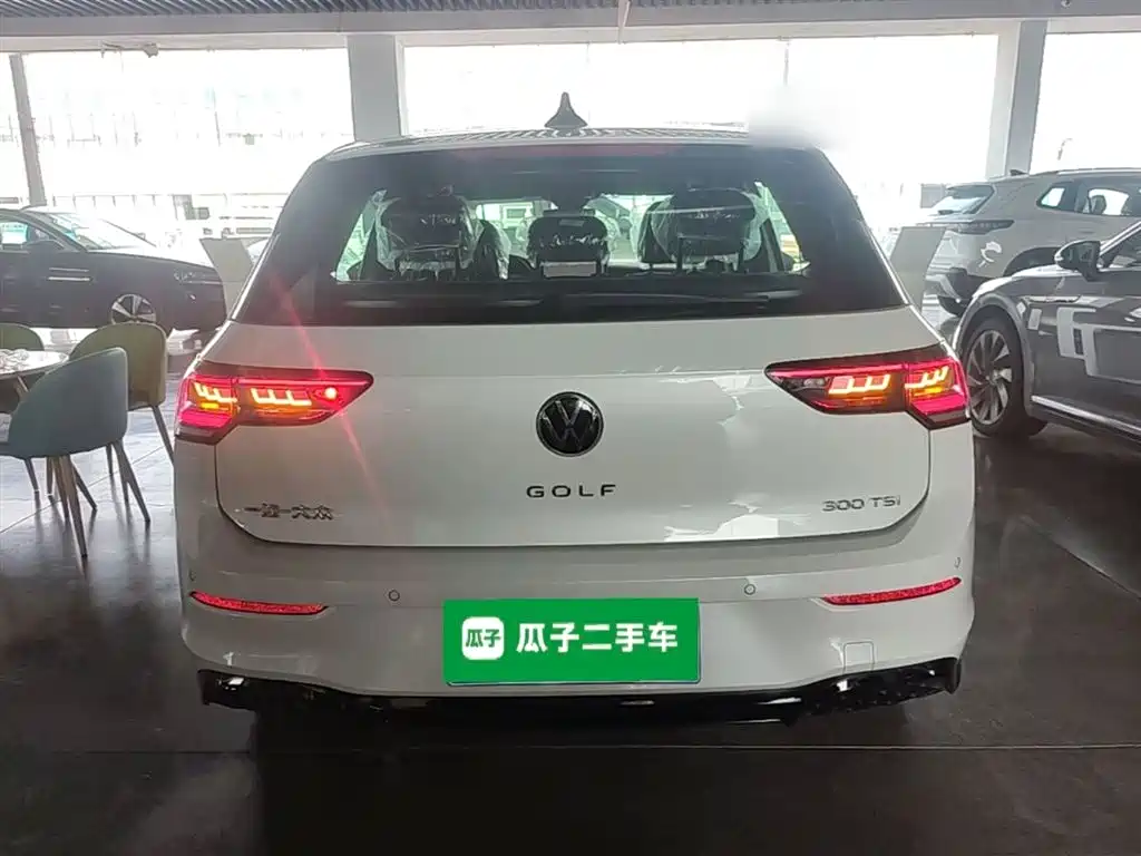 Volkswagen Golf 2025 300TSI R-Line фото 6