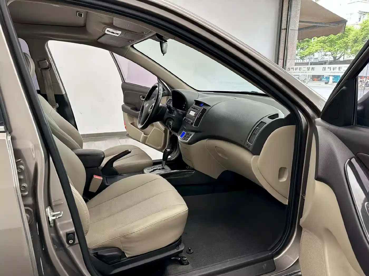 Hyundai Elantra 2011 1.6L Automatic Luxury фото 4