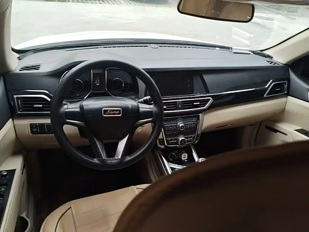 Фото 17 - Zotye Damai X5