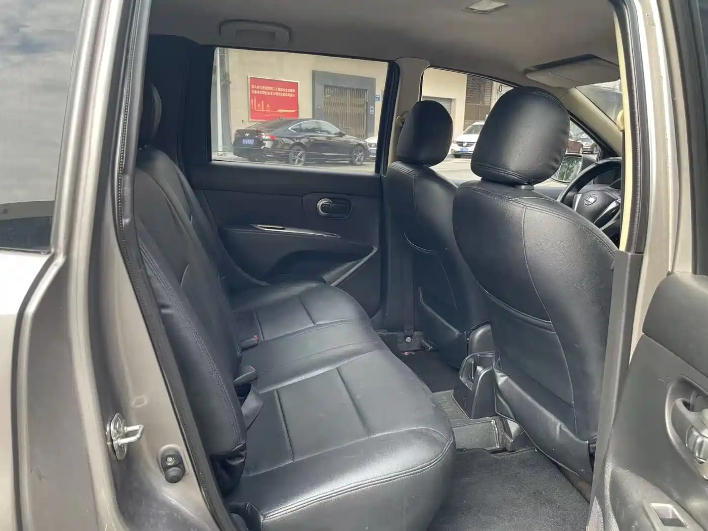 Nissan Livina 2013 2013 Sharp 1.6XL CVT Comfort