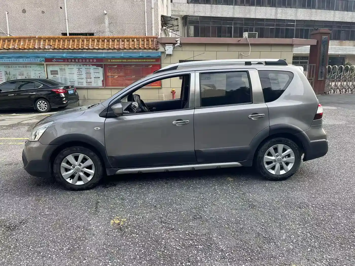 Nissan Livina 2013 2013 Sharp 1.6XL CVT Comfort