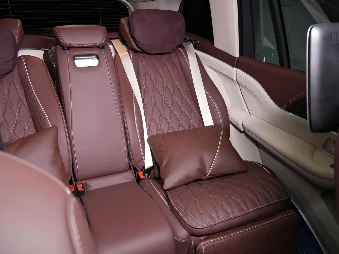 Mercedes-Benz Maybach GLS 2024 GLS 480 4MATIC фото 28