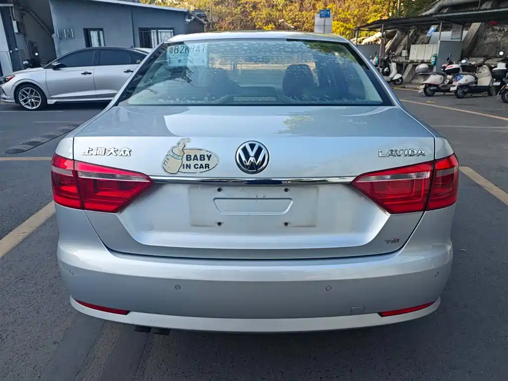 Volkswagen Lavida 2013 Facelift 1.4TSI DSG Comfort фото 4
