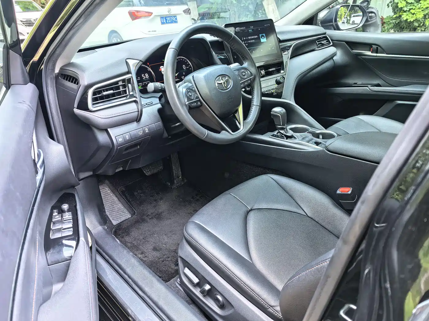 Toyota Camry 2021 Hybrid 2.5HG Luxury Edition фото 7