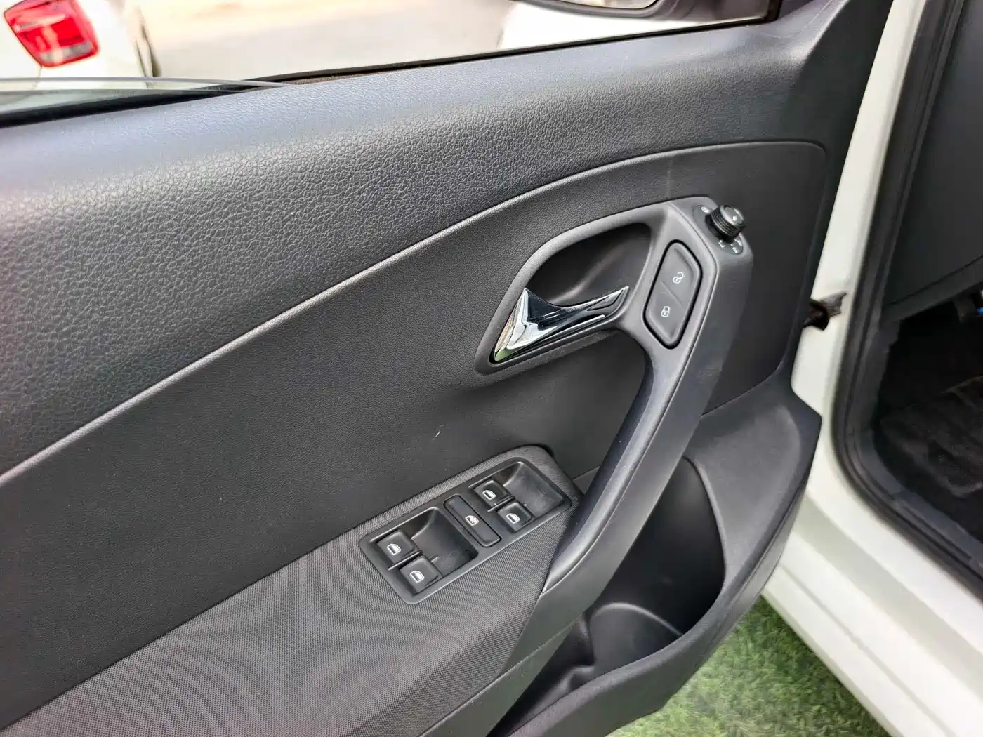 Volkswagen Polo 2016 1.6L Automatic Comfort фото 9