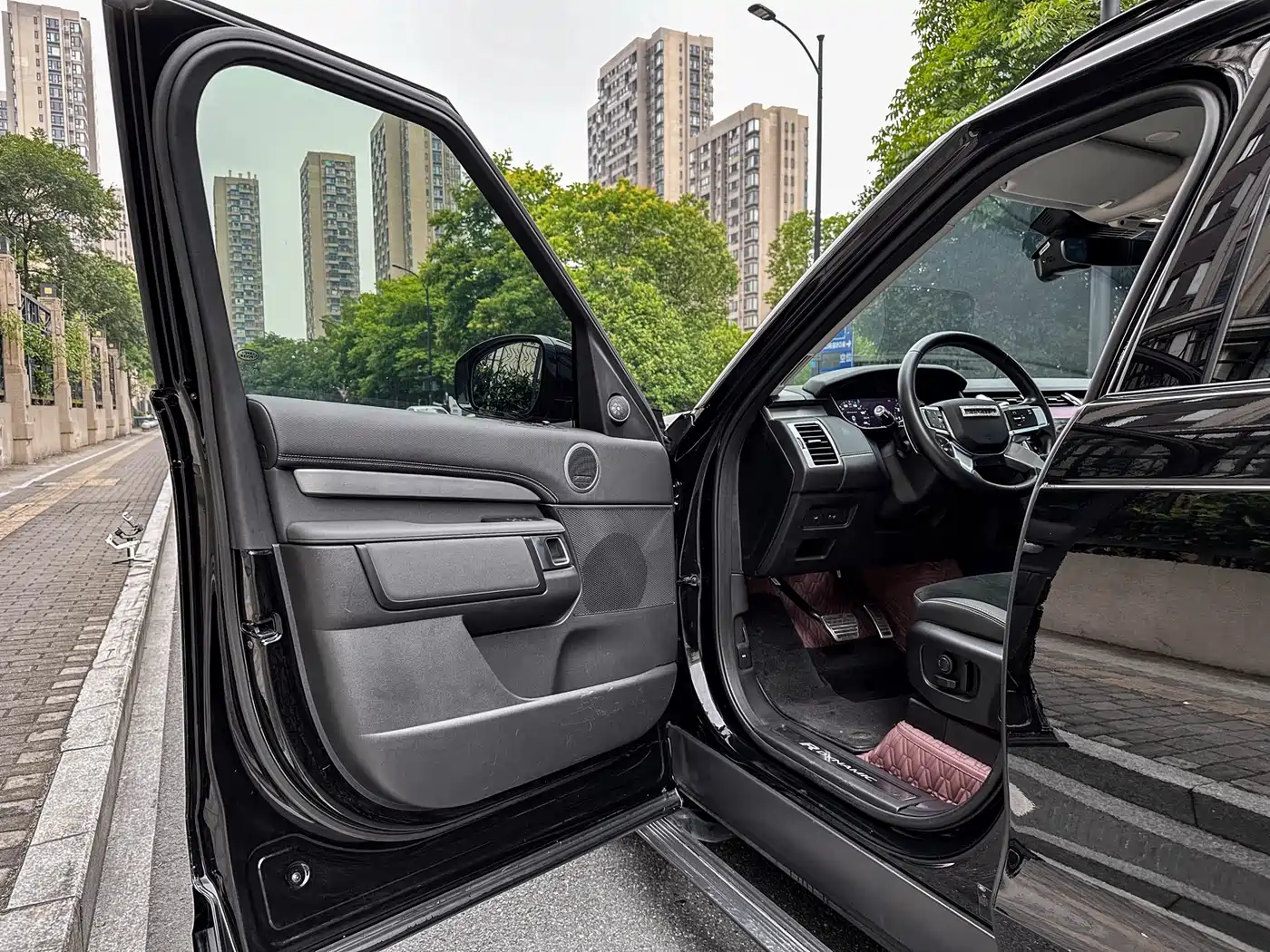 Land Rover Discovery 2021 360PS R-Dynamic SE фото 13