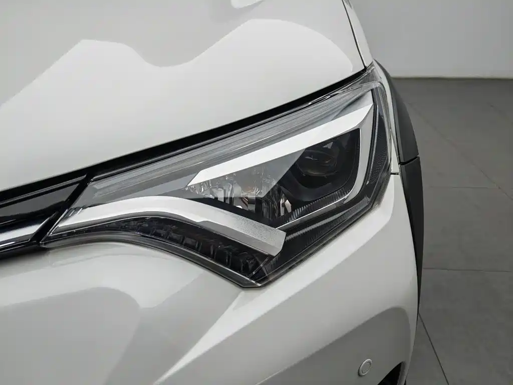 Photo 7 - Toyota RAV4 Rongfang