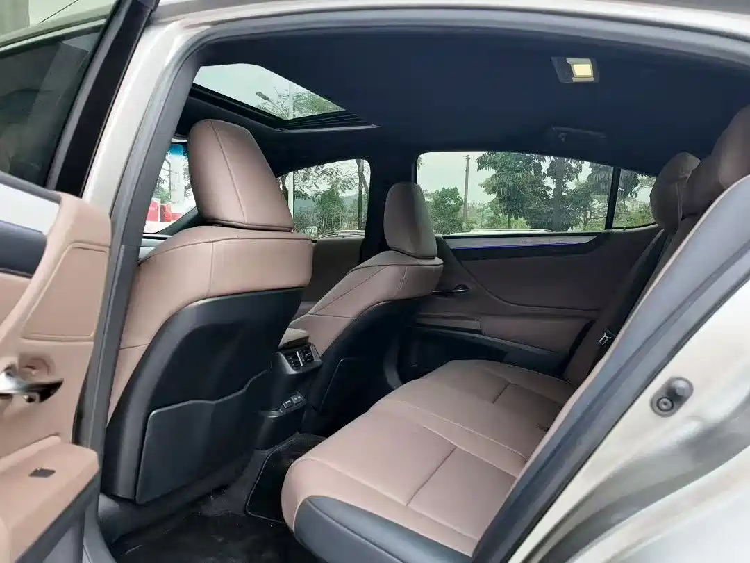 Lexus ES 2025 300h Ultimate Edition фото 6