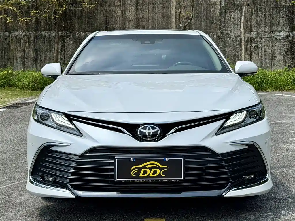 Toyota Camry 2023 2.0G Luxury Edition фото 2