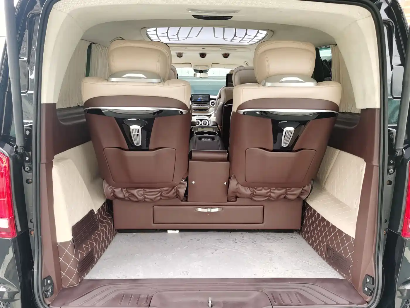 Mercedes-Benz Vito 2021 2.0T Business Edition 7-seater фото 12