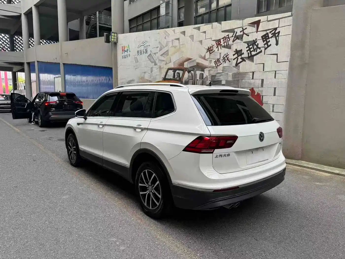 Volkswagen Tiguan L 2018 330TSI Automatic 2WD Luxury Edition фото 4