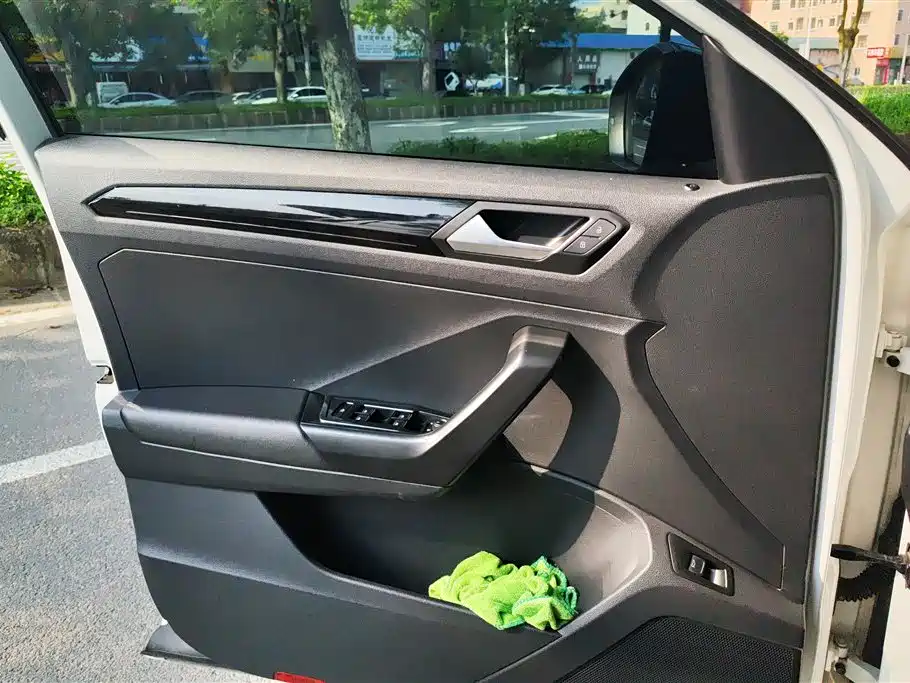 Volkswagen T-ROC 2019 280TSI DSG 2WD Comfort Version China VI фото 7