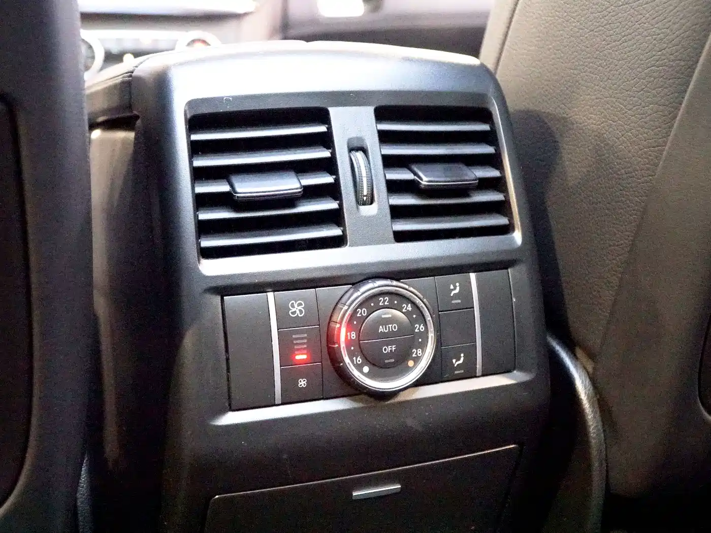 Mercedes-Benz M-Class AMG 2012 AMG ML 63 фото 10