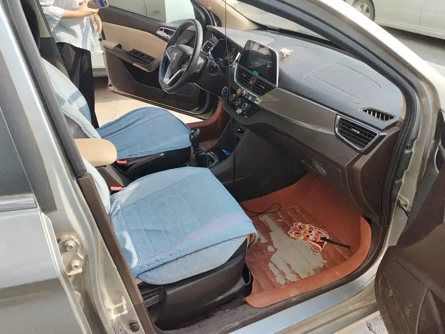 Baojun 310W 2018 2017 1.5L Manual Luxury China VI