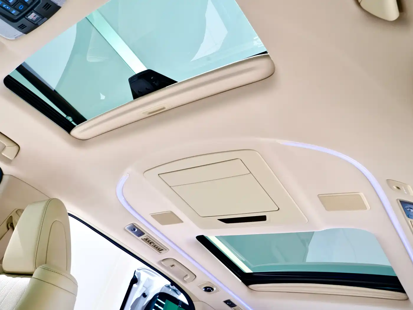 Toyota Vellfire 2020 Twin Engine 2.5L HV Premium Edition фото 14