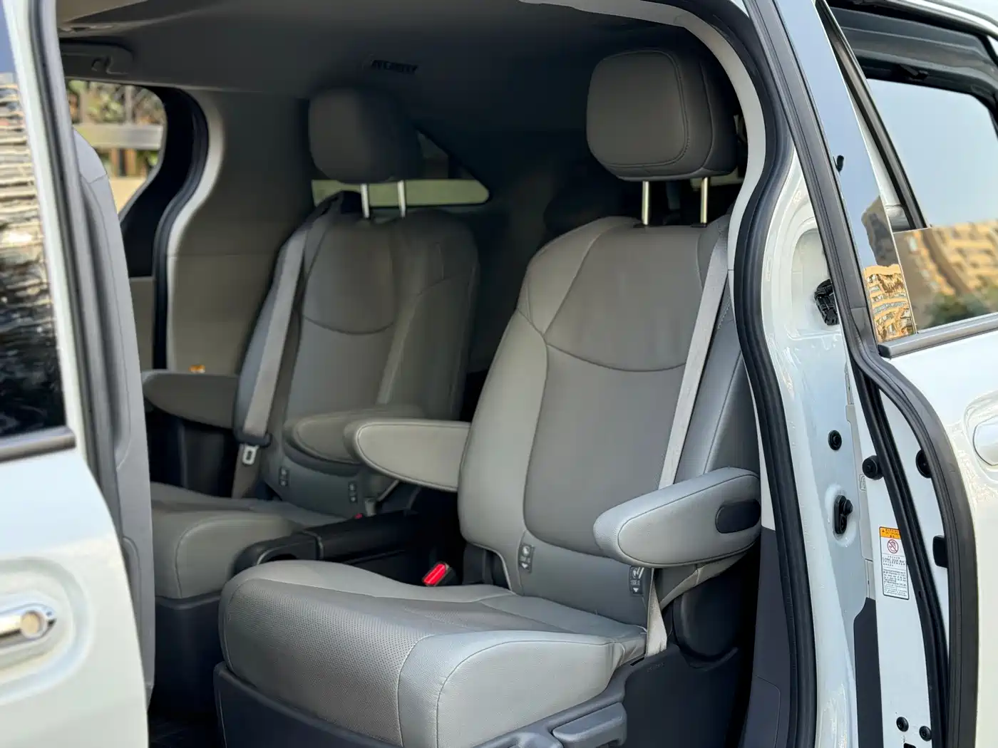 Toyota Sienna 2021 2.5L Hybrid Luxury Edition фото 15