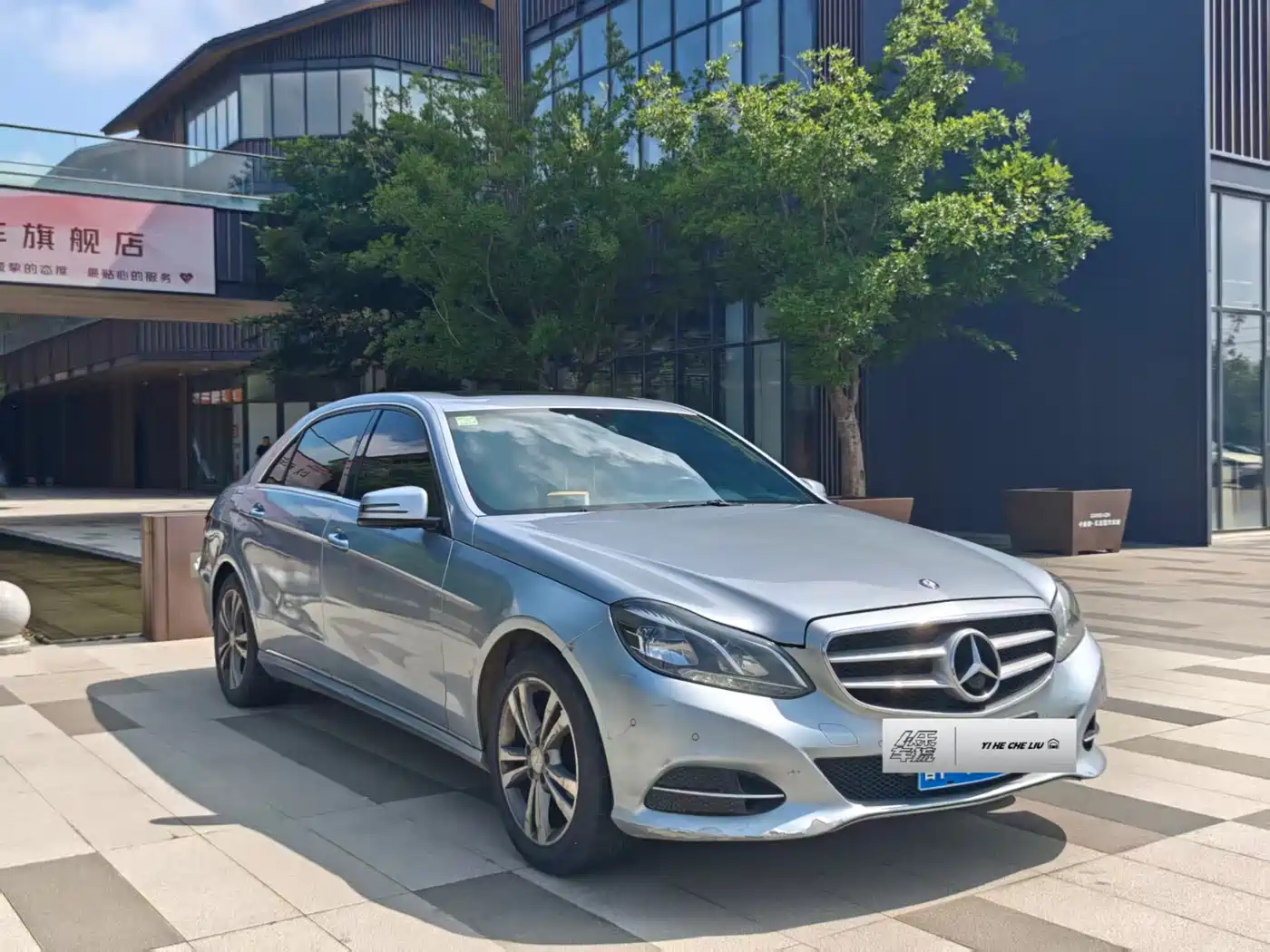Фото 3 - Mercedes-Benz E-Class