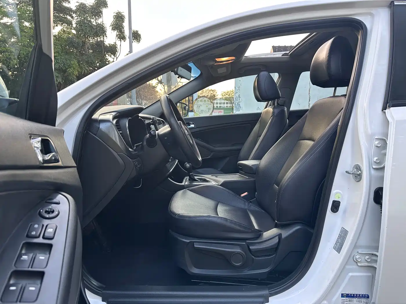 Kia K5 2015 2.0L Automatic GLS фото 4
