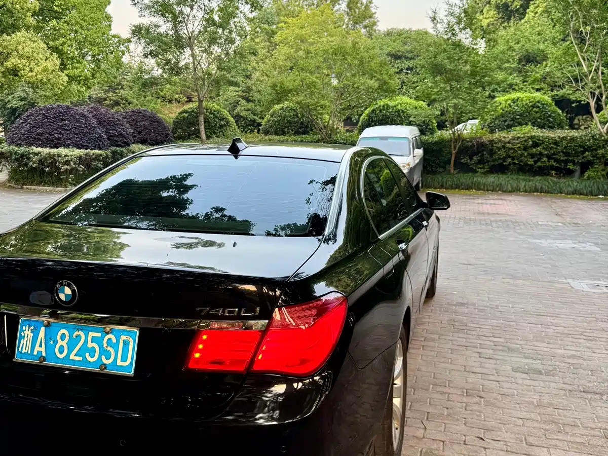 BMW 7 Series 2009 Model 740Li Leading Edition фото 6