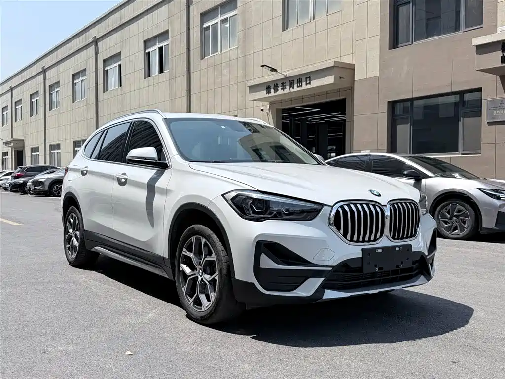 BMW X1 2022 sDrive20Li Fashion фото 3