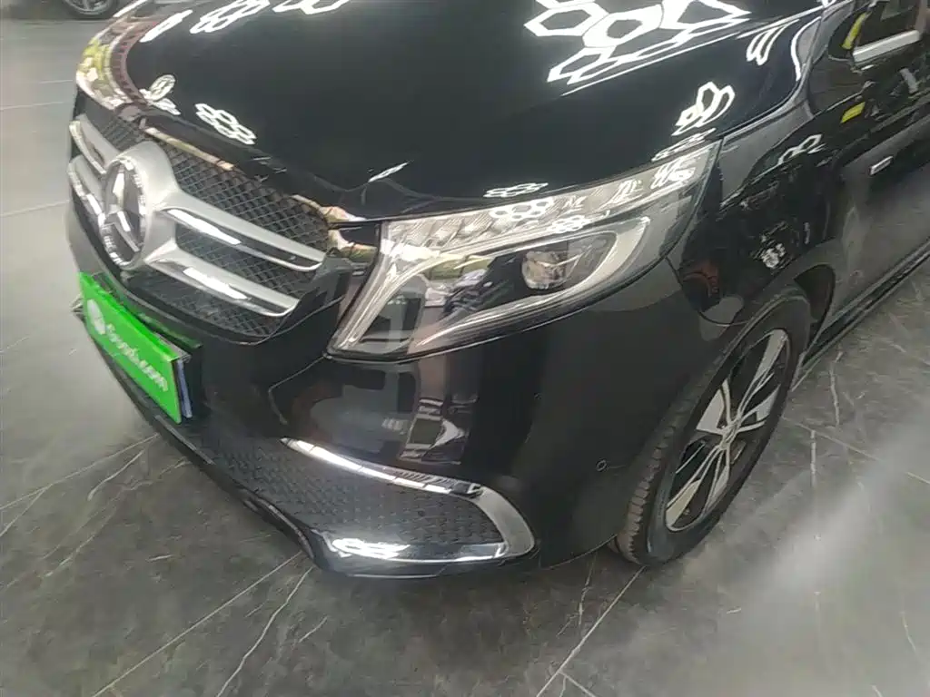 Mercedes-Benz V-Class 2021 V 260 L Long Wheelbase Premium Edition фото 24