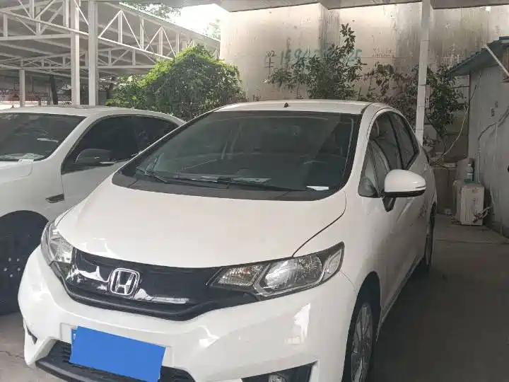 Фото 1 - Honda Fit