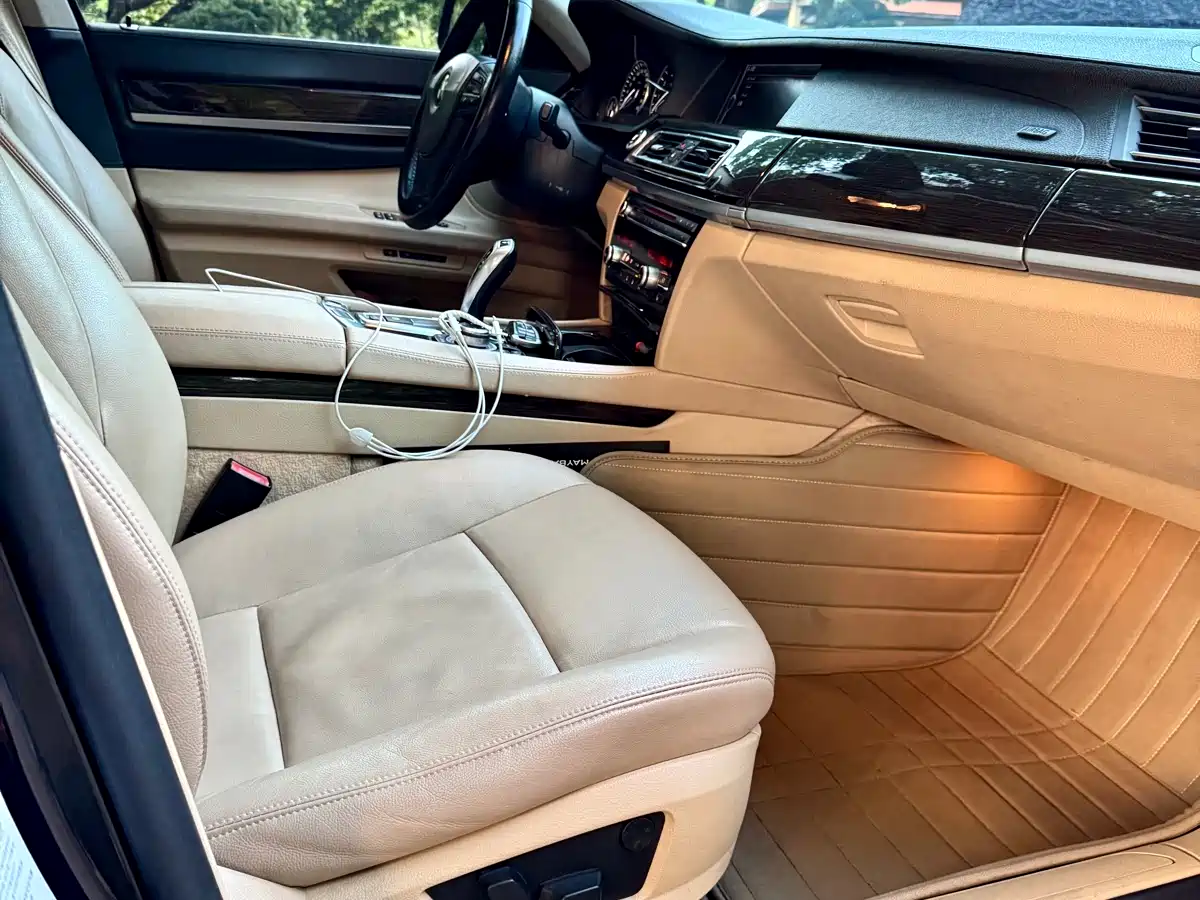 BMW 7 Series 2009 Model 740Li Leading Edition фото 15