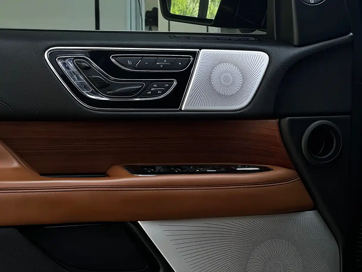 Lincoln Navigator 2019 3.5T Ultimate China VI фото 15