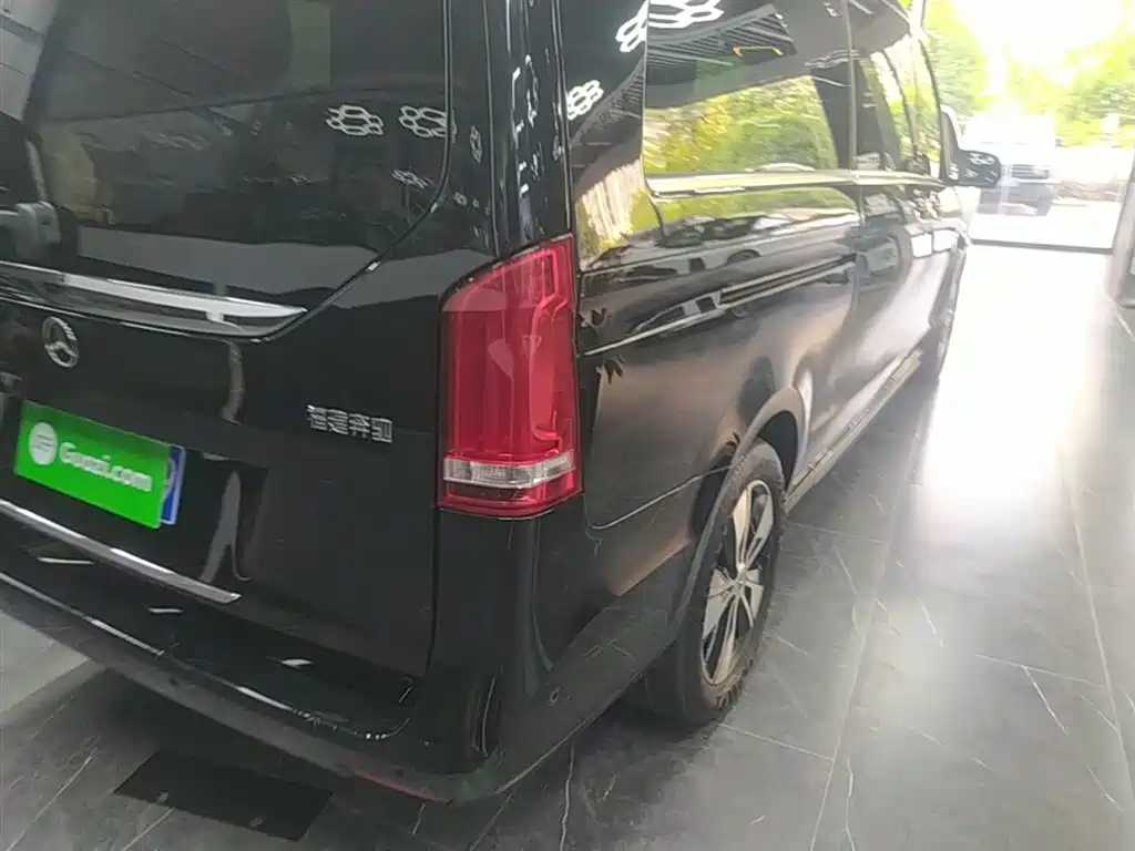 Mercedes-Benz V-Class 2021 V 260 L Long Wheelbase Premium Edition фото 8