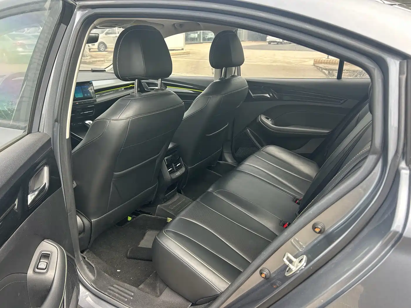 Фото 5 - Roewe i5