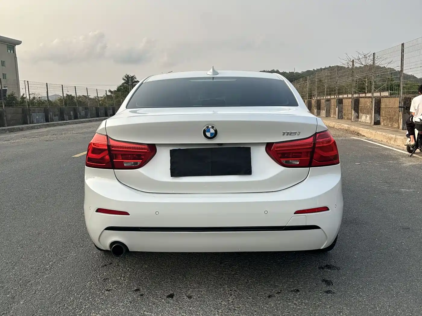BMW 1 Series 2018 118i Sport Edition фото 8