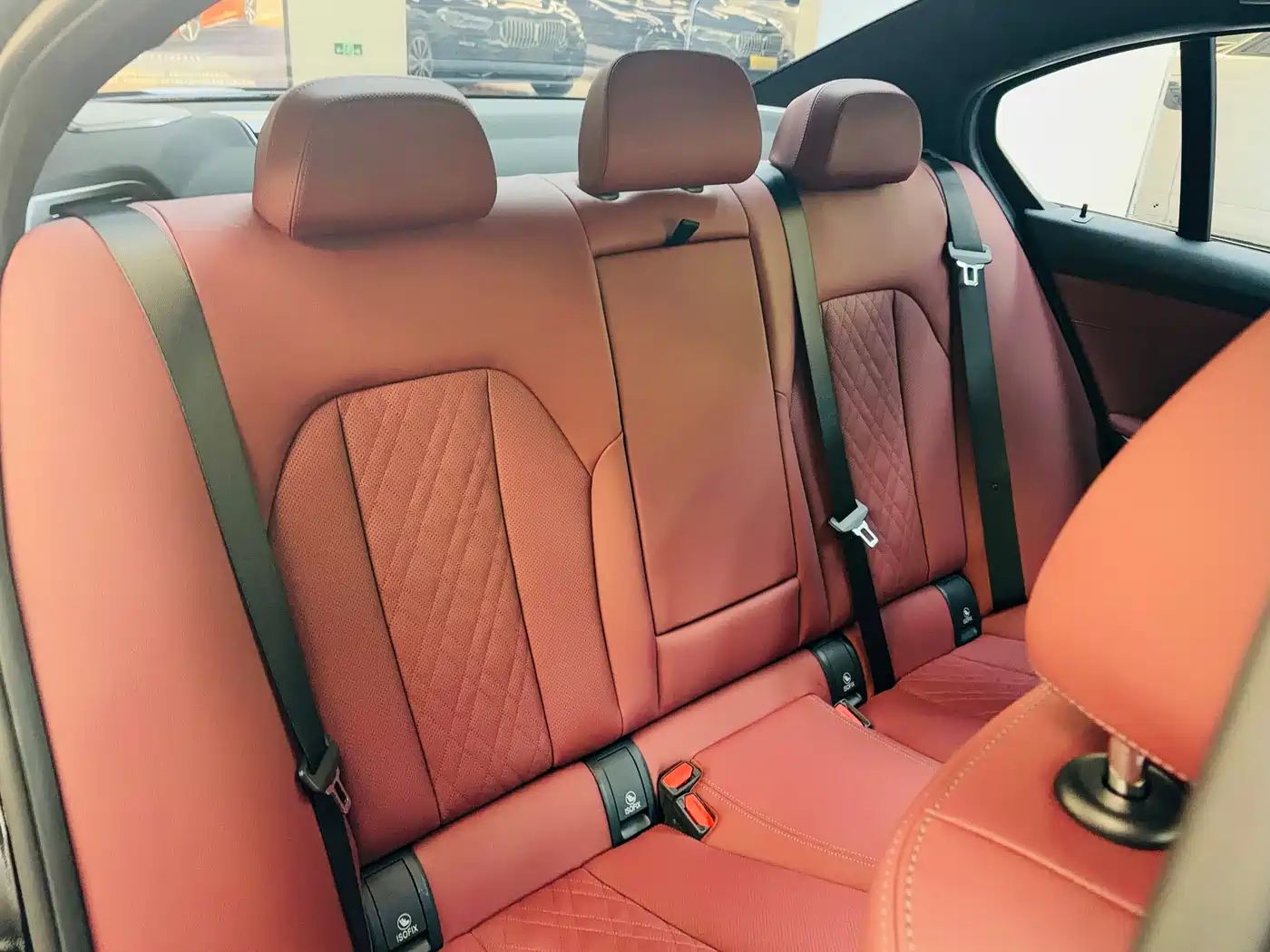 BMW 3 Series 2025 330i M Sport Night Edition фото 19