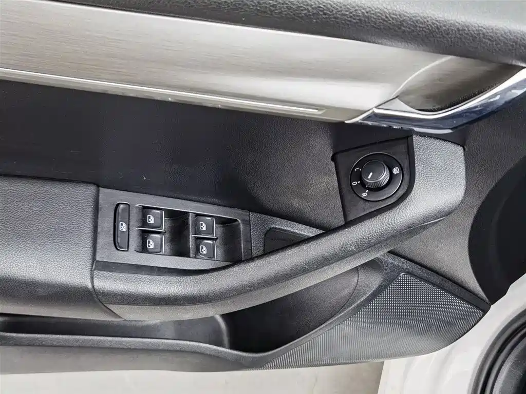 Škoda Octavia 2019 1.5L Automatic Smart Luxury China VI фото 9