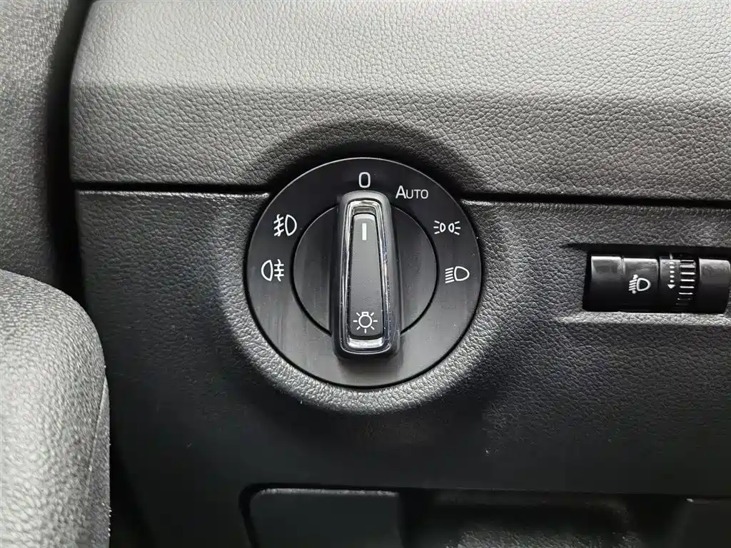 Škoda Octavia 2019 1.5L Automatic Smart Luxury China VI фото 21