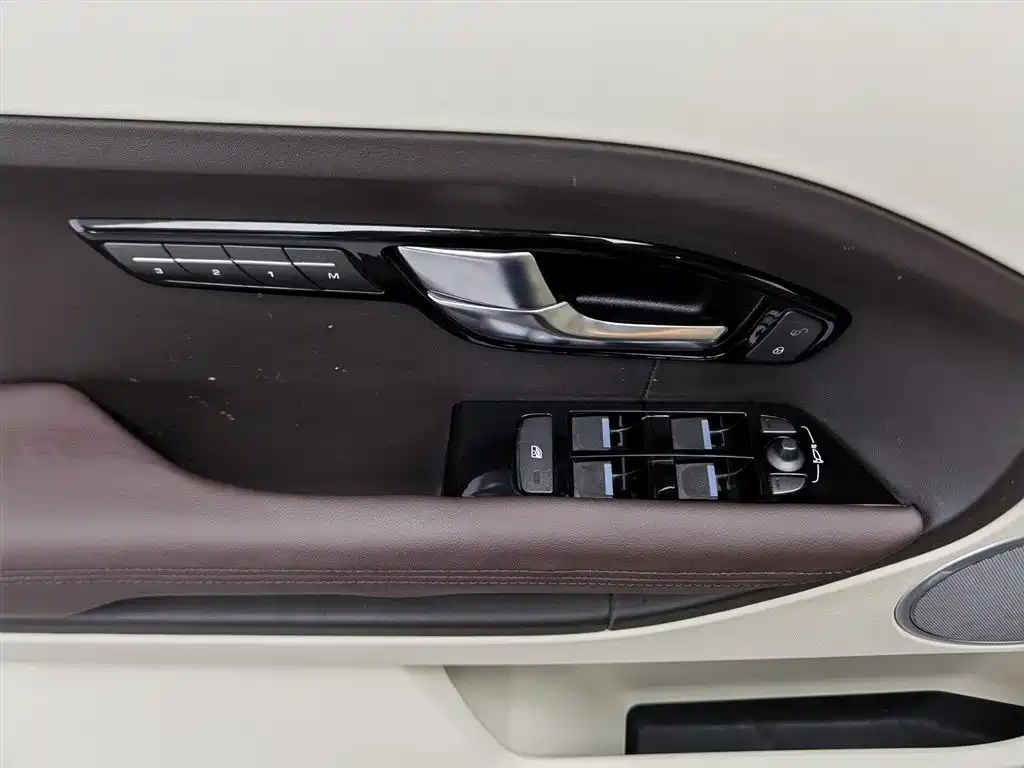 Land Rover Range Rover Evoque (Import) 2012 2.0T 5-door Premium Edition фото 9