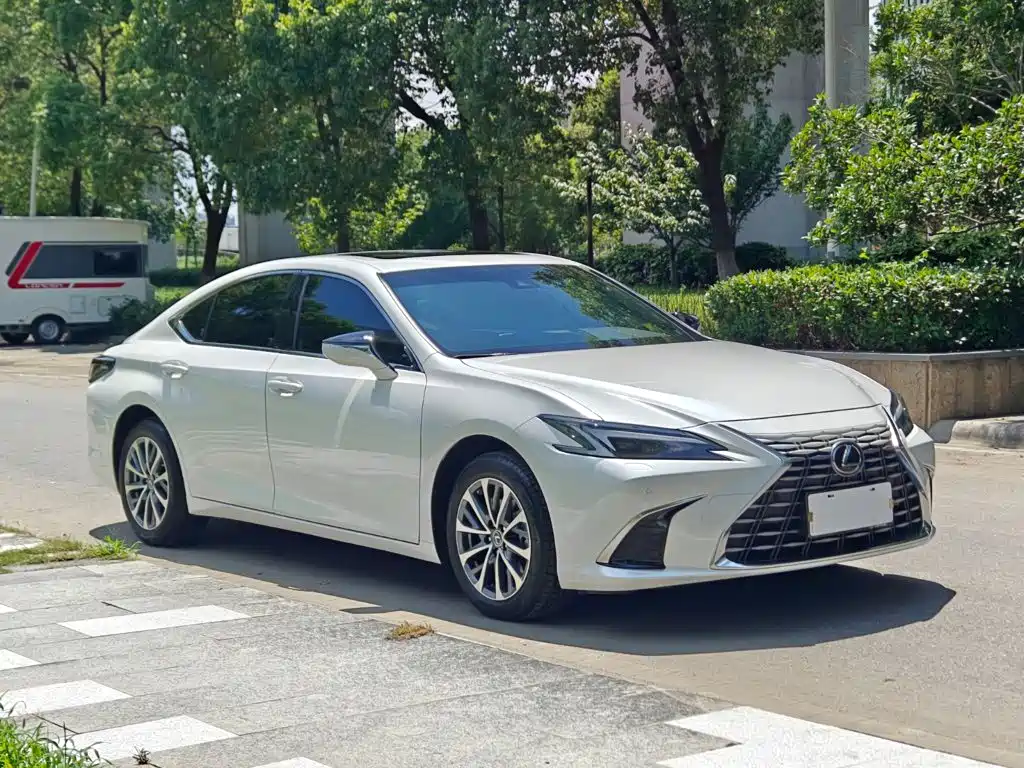 Lexus ES 2025 2025 200 Ultimate Edition